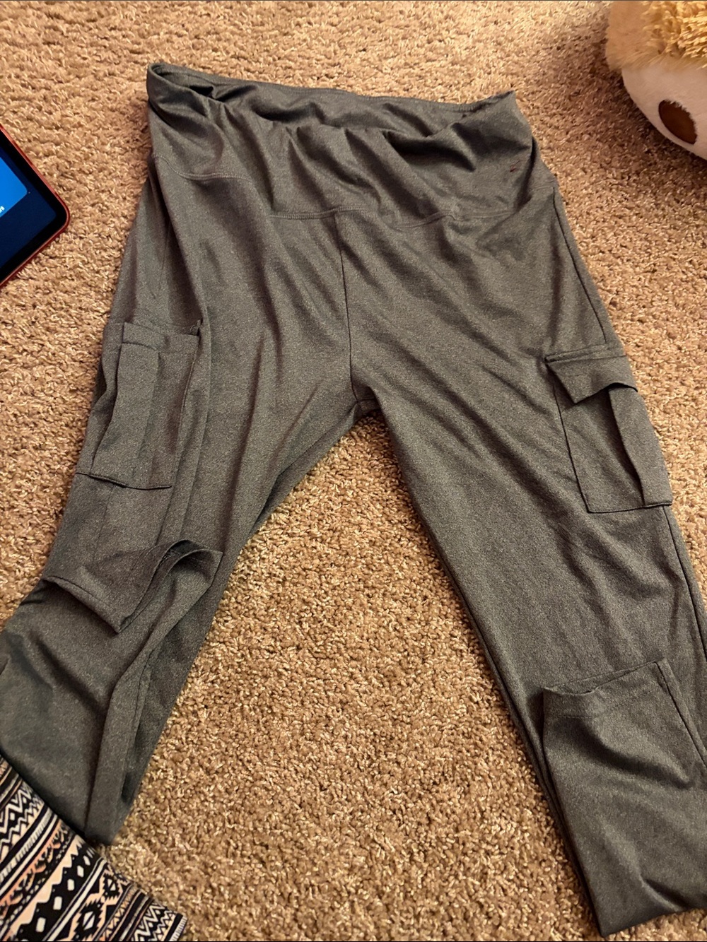 High-Waist Cargo Pocket Leggings in Charcoal Gray
